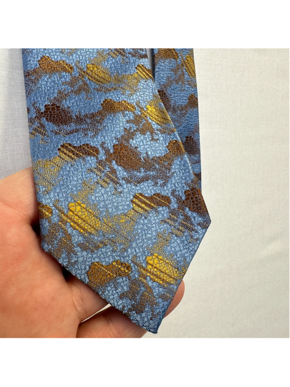 Bergdorf Goodman Mens Silk Necktie Blue Gold Brocade Abstract Vintage